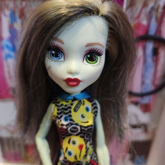 2016 Emoji Frankie Stein - Picture 2 of 6